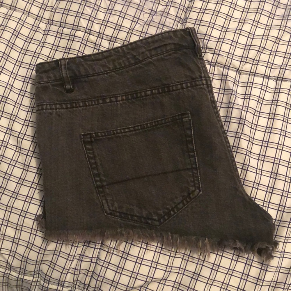 Black shorts H&M - Picture 2 of 2